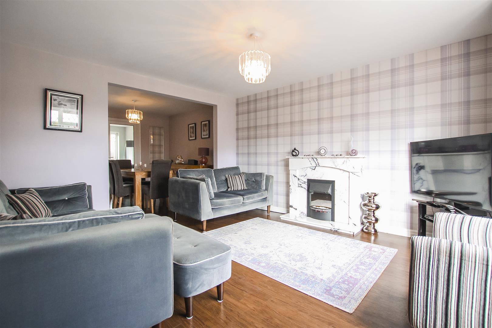 4 Bedroom Detached House For Sale - Main Image